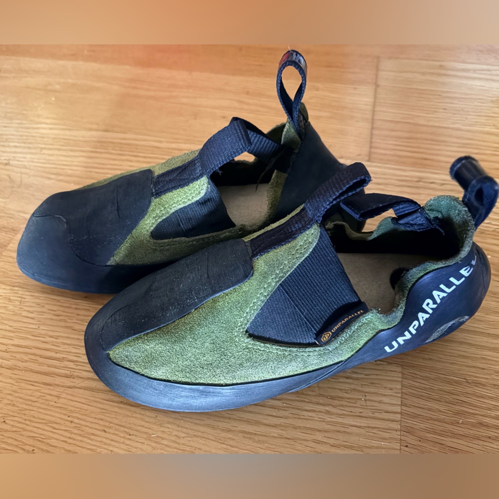 Unparallel Up Mocc climbing shoes in green suede/unisex men’s 9 and women’s 10.5
